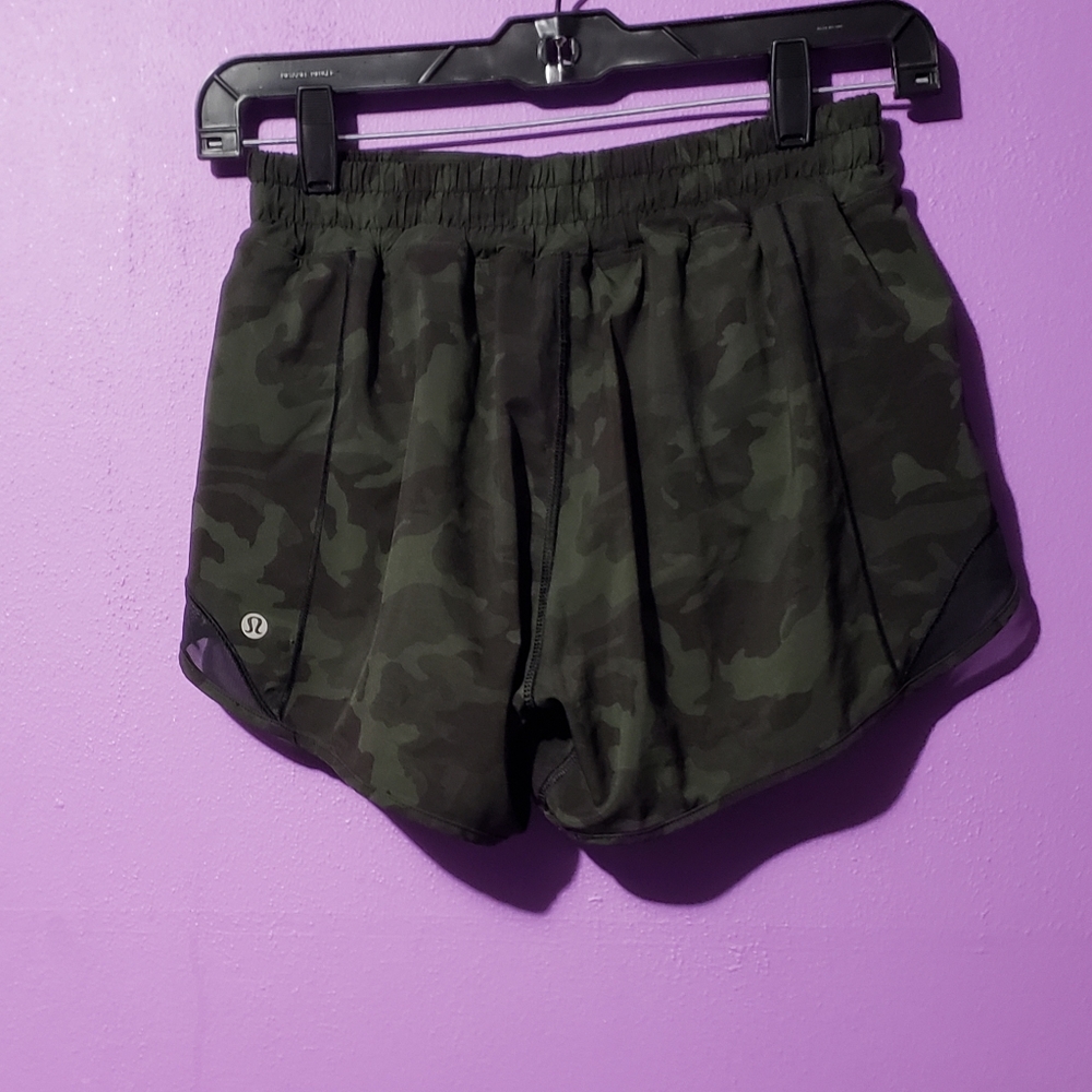 Lululemon Hotty Hot Short II *long 4" camo